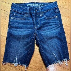 NEW AMERICAN EAGLE SKINNY BERMUDA JEAN SHORTS FRAY CUT OFF CUFFED LOOK SIZE 00
